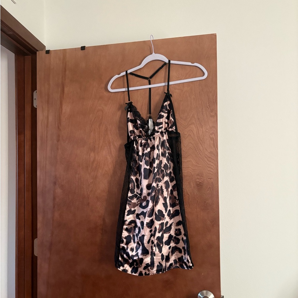 SHEIN Leopard Print Chemise with Black Accents